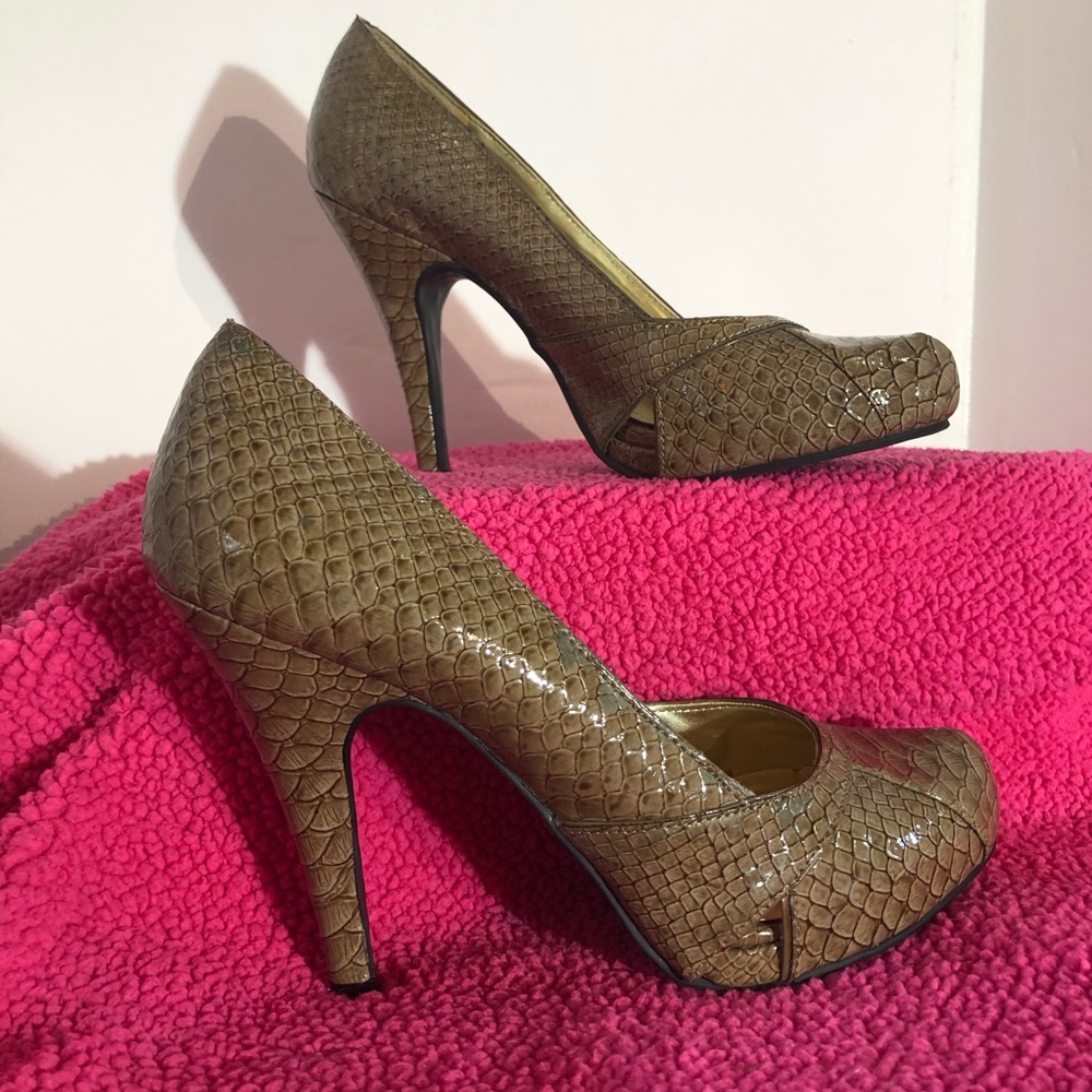 Apt 9 Brown Snakeskin Design 4 1/2" Heel